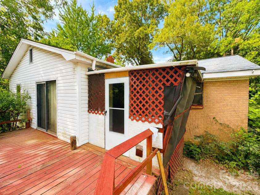 128 Hilltop Drive, Gastonia, NC 28054.  MLS# CAR4405810, YatesRealty ID 38958. 