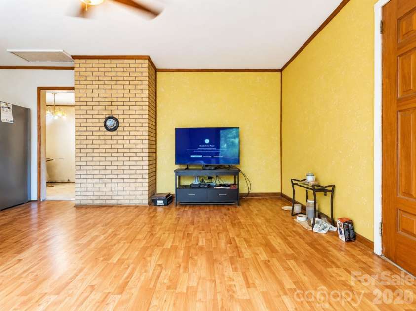 128 Hilltop Drive, Gastonia, NC 28054.  MLS# CAR4405810, YatesRealty ID 38958. 