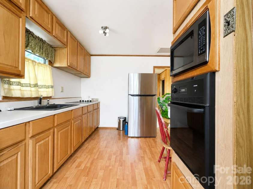 128 Hilltop Drive, Gastonia, NC 28054.  MLS# CAR4405810, YatesRealty ID 38958. 