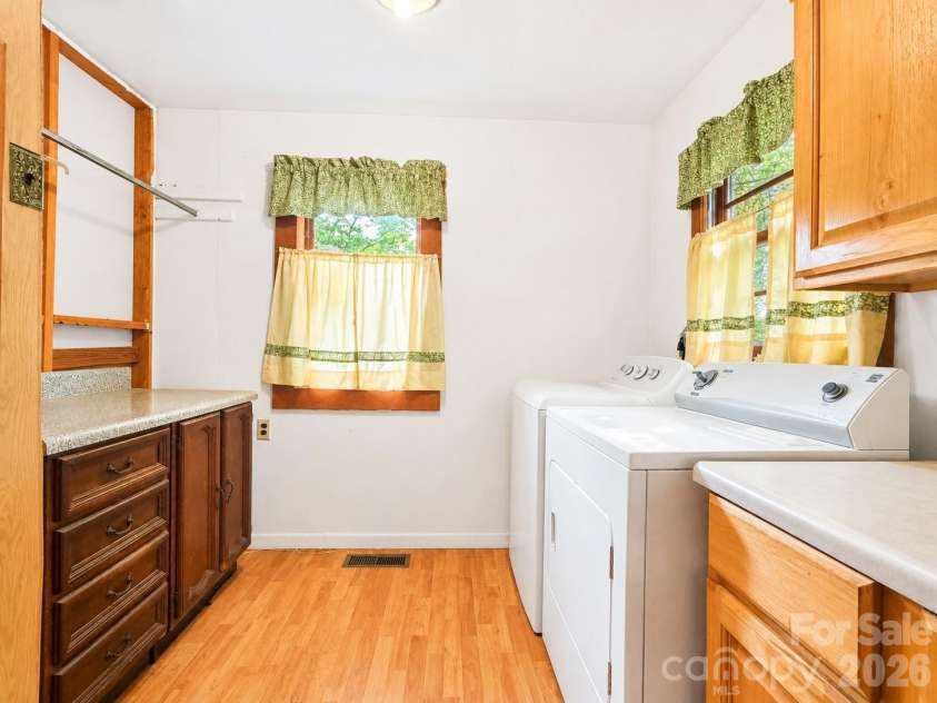 128 Hilltop Drive, Gastonia, NC 28054.  MLS# CAR4405810, YatesRealty ID 38958. 