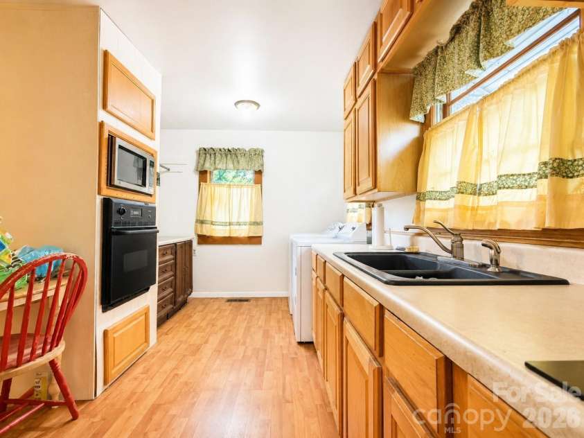 128 Hilltop Drive, Gastonia, NC 28054.  MLS# CAR4405810, YatesRealty ID 38958. 