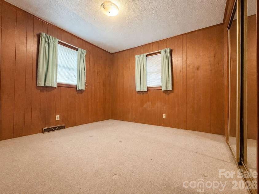 128 Hilltop Drive, Gastonia, NC 28054.  MLS# CAR4405810, YatesRealty ID 38958. 