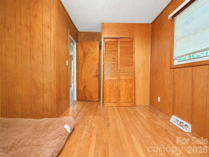 128 Hilltop Drive, Gastonia, NC 28054.  MLS# CAR4405810, YatesRealty ID 38958. 