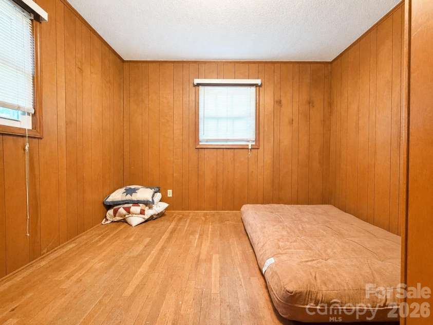128 Hilltop Drive, Gastonia, NC 28054.  MLS# CAR4405810, YatesRealty ID 38958. 