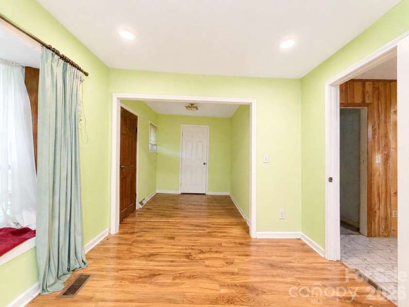128 Hilltop Drive, Gastonia, NC 28054.  MLS# CAR4405810, YatesRealty ID 38958. 