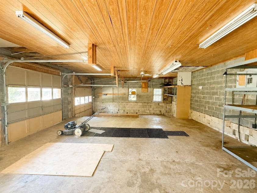 128 Hilltop Drive, Gastonia, NC 28054.  MLS# CAR4405810, YatesRealty ID 38958. 
