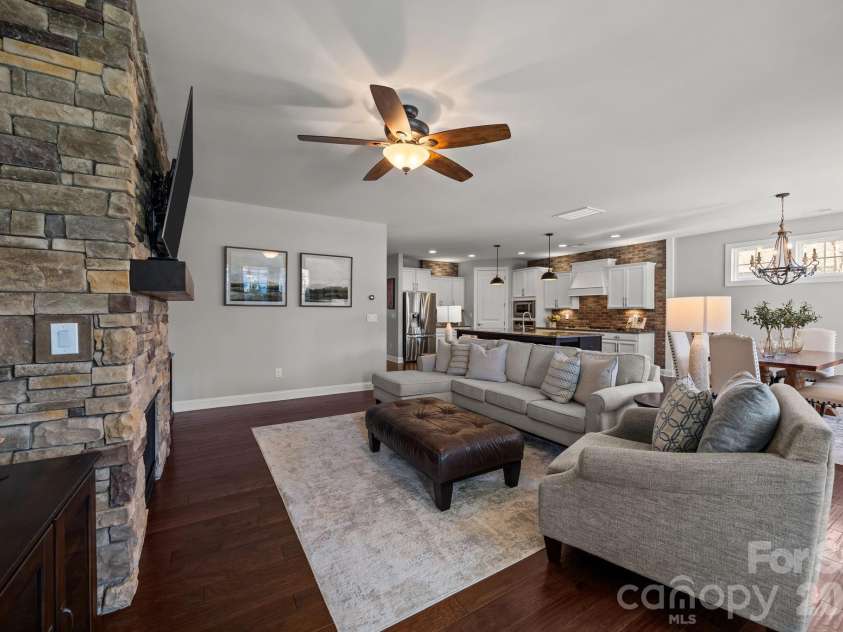 14918 Marymont Avenue, Huntersville, NC 28078.  MLS# CAR4341201, YatesRealty ID 3896. 