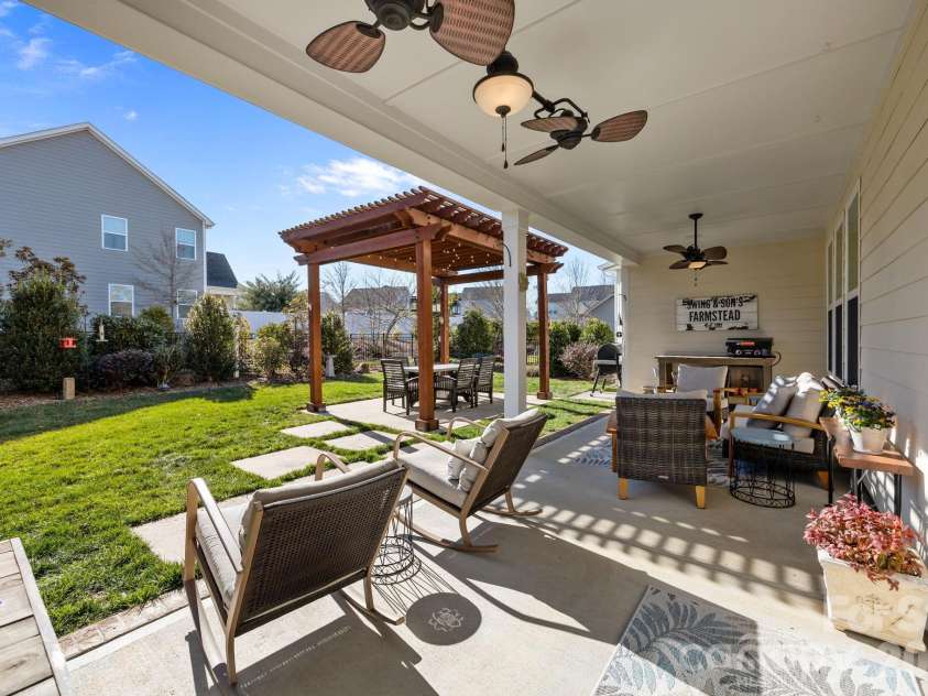 14918 Marymont Avenue, Huntersville, NC 28078.  MLS# CAR4341201, YatesRealty ID 3896. 