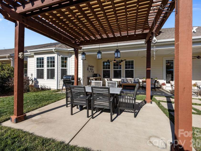 14918 Marymont Avenue, Huntersville, NC 28078.  MLS# CAR4341201, YatesRealty ID 3896. 