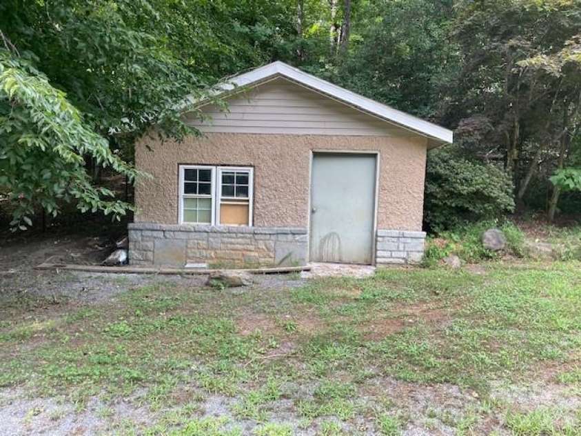 94 Robertson Drive, Old Fort, NC 28762.  MLS# CAR4406051, YatesRealty ID 38960. 