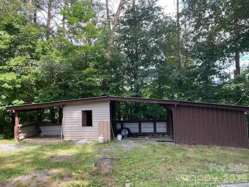 94 Robertson Drive, Old Fort, NC 28762.  MLS# CAR4406051, YatesRealty ID 38960. 