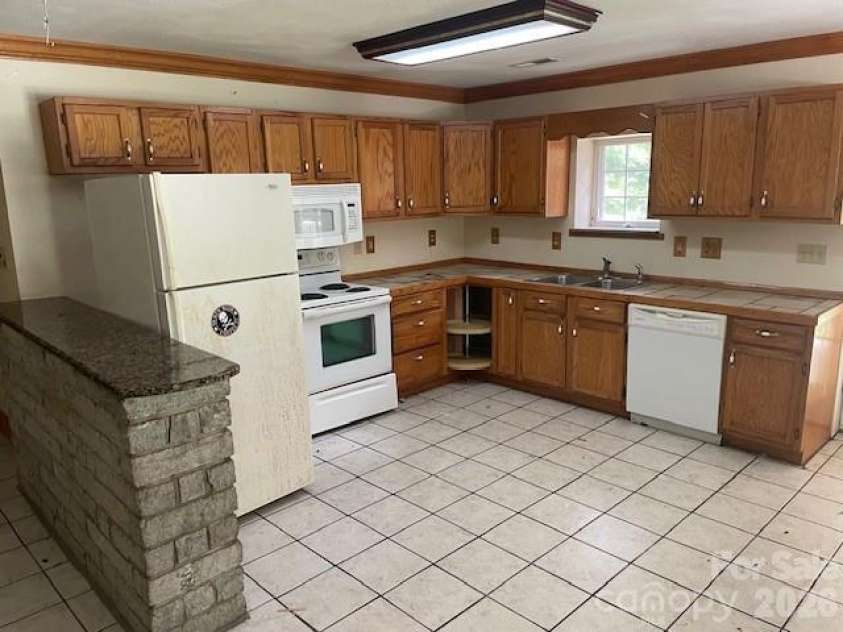 94 Robertson Drive, Old Fort, NC 28762.  MLS# CAR4406051, YatesRealty ID 38960. 