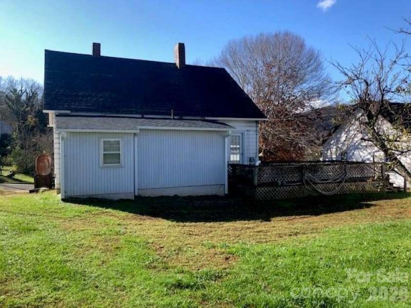 94 Robertson Drive, Old Fort, NC 28762.  MLS# CAR4406051, YatesRealty ID 38960. 