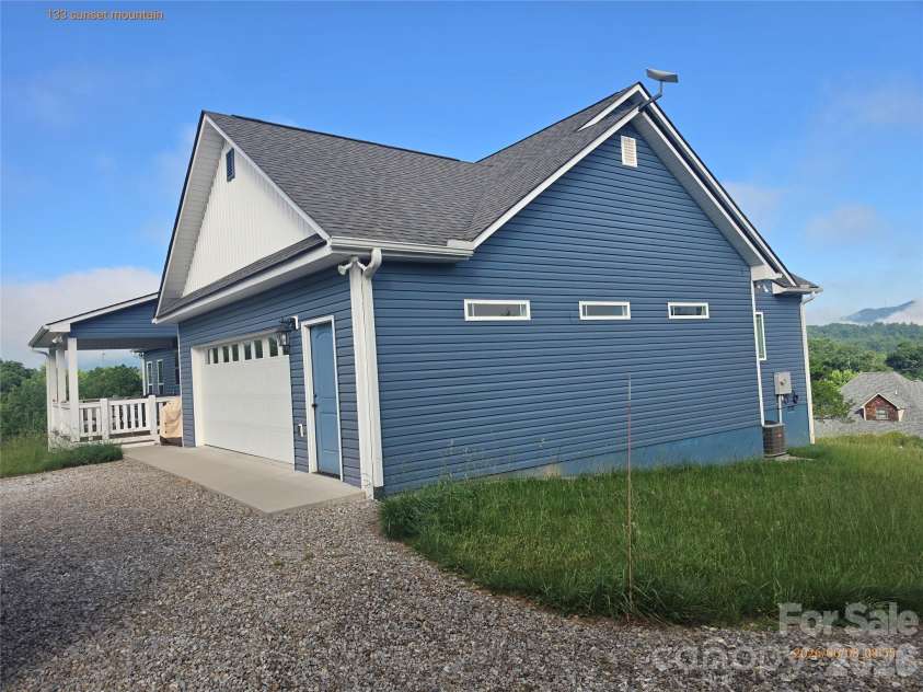 133 Sunset Mountain Trail, Franklin, NC 28734.  MLS# CAR4398666, YatesRealty ID 38961. 