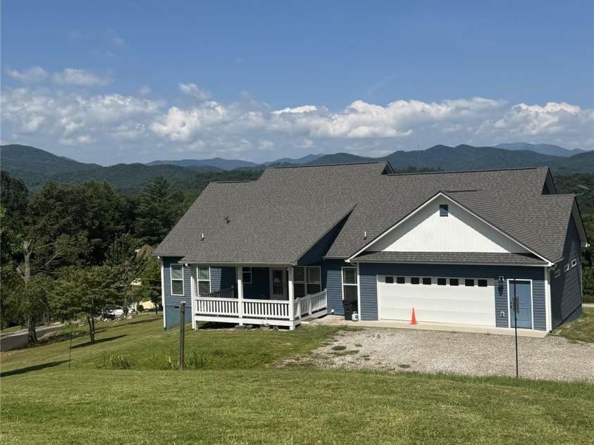 133 Sunset Mountain Trail, Franklin, NC 28734.  MLS# CAR4398666, YatesRealty ID 38961. 
