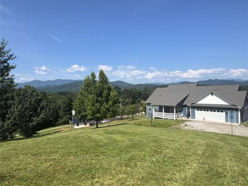 133 Sunset Mountain Trail, Franklin, NC 28734.  MLS# CAR4398666, YatesRealty ID 38961. 