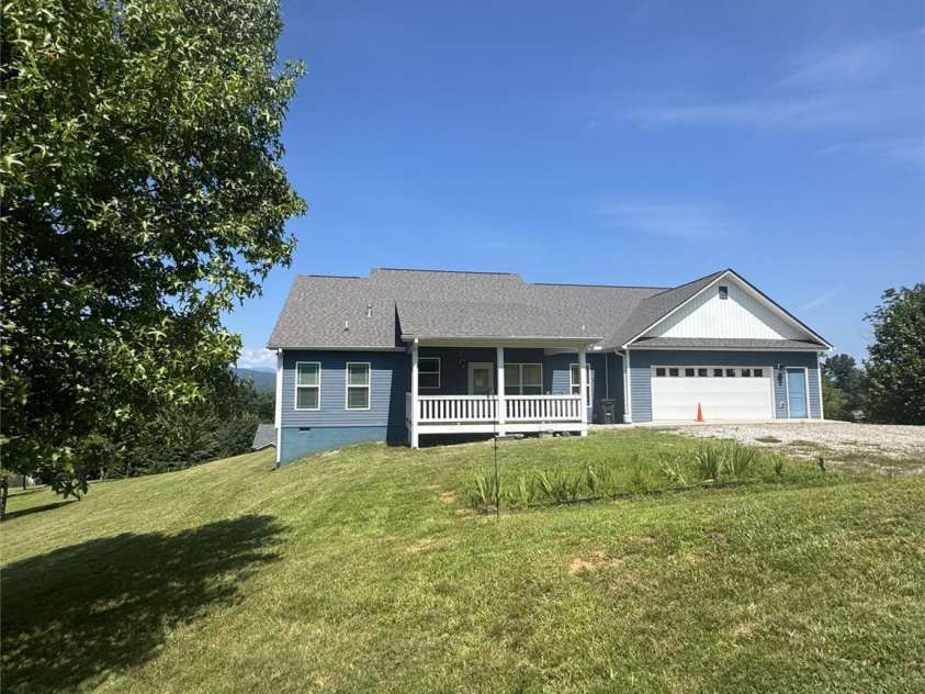 133 Sunset Mountain Trail, Franklin, NC 28734.  MLS# CAR4398666, YatesRealty ID 38961. 