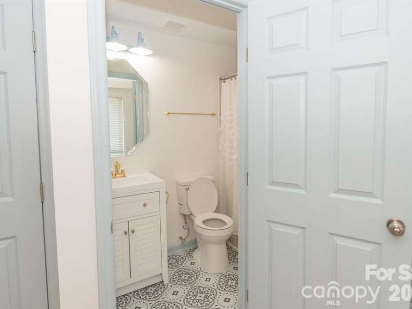 7340 Pebblestone Drive, Charlotte, NC 28212.  MLS# CAR4405481, YatesRealty ID 38962. 