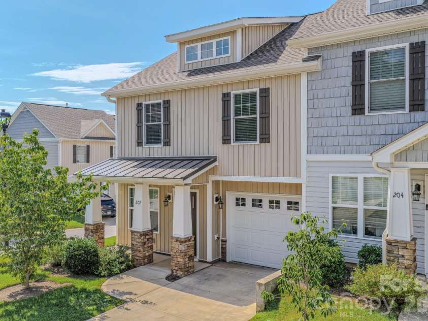 202 Stoney Point Way, Candler, NC 28715.  MLS# CAR4406460, YatesRealty ID 38965. 
