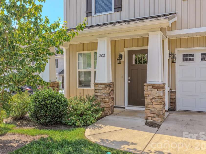 202 Stoney Point Way, Candler, NC 28715.  MLS# CAR4406460, YatesRealty ID 38965. 