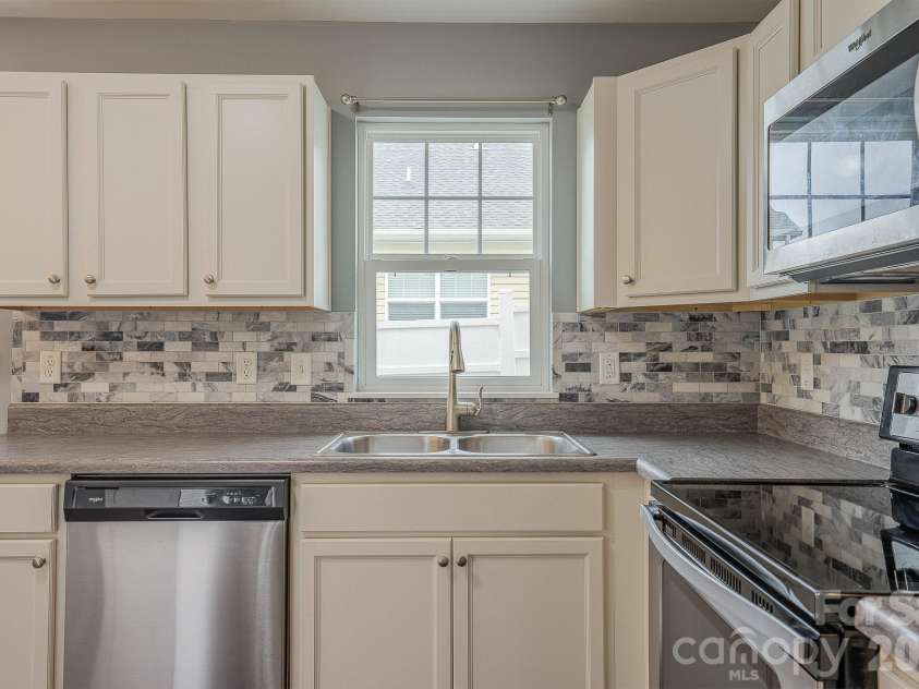 202 Stoney Point Way, Candler, NC 28715.  MLS# CAR4406460, YatesRealty ID 38965. 