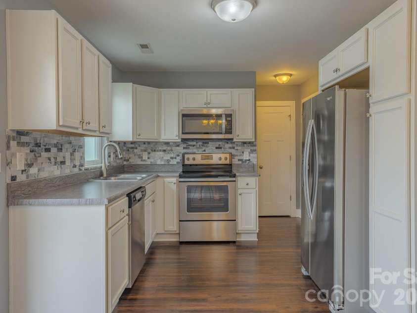 202 Stoney Point Way, Candler, NC 28715.  MLS# CAR4406460, YatesRealty ID 38965. 