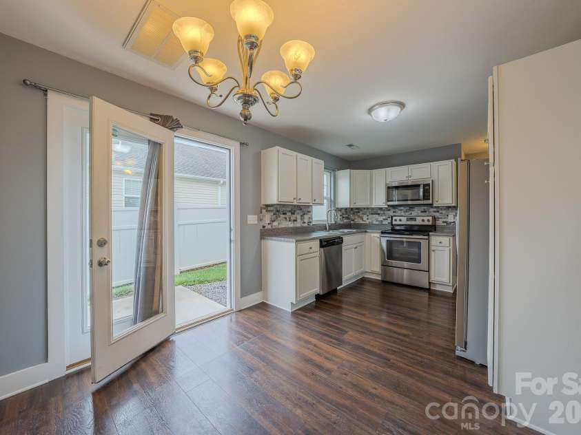 202 Stoney Point Way, Candler, NC 28715.  MLS# CAR4406460, YatesRealty ID 38965. 