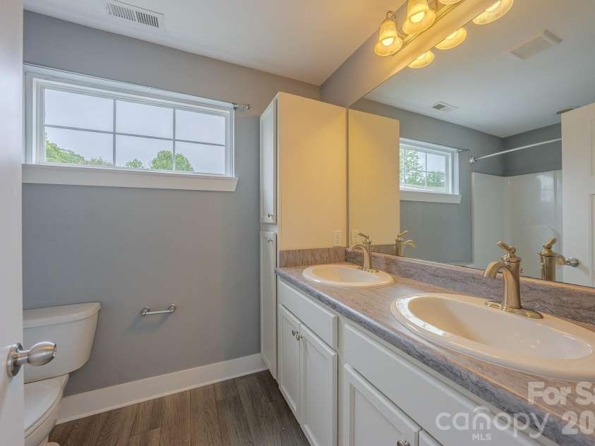 202 Stoney Point Way, Candler, NC 28715.  MLS# CAR4406460, YatesRealty ID 38965. 