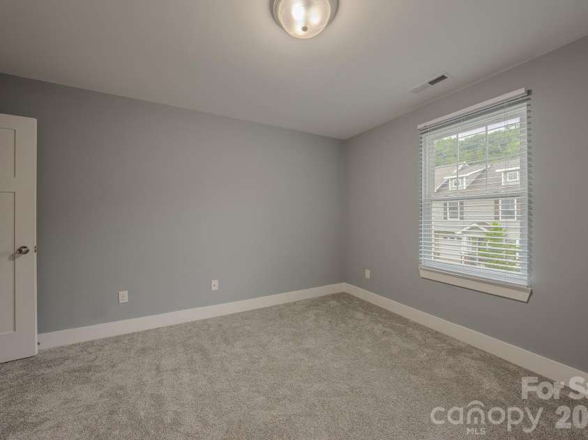 202 Stoney Point Way, Candler, NC 28715.  MLS# CAR4406460, YatesRealty ID 38965. 