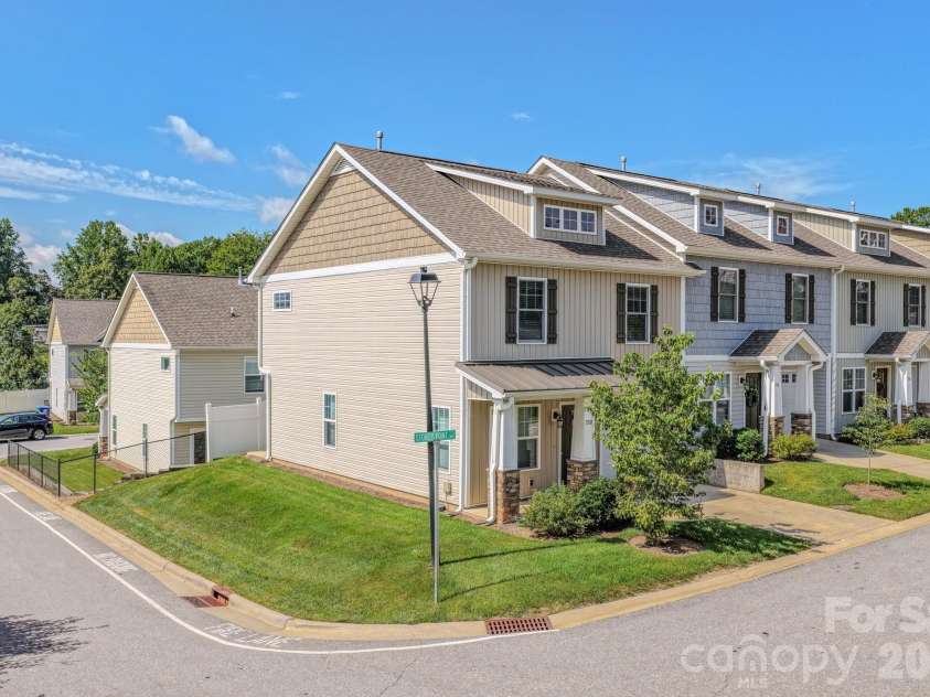 202 Stoney Point Way, Candler, NC 28715.  MLS# CAR4406460, YatesRealty ID 38965. 