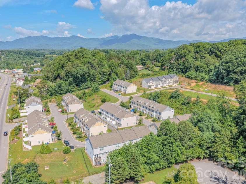 202 Stoney Point Way, Candler, NC 28715.  MLS# CAR4406460, YatesRealty ID 38965. 
