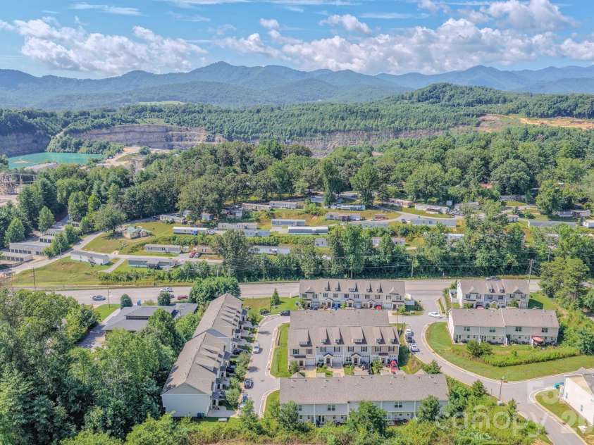 202 Stoney Point Way, Candler, NC 28715.  MLS# CAR4406460, YatesRealty ID 38965. 