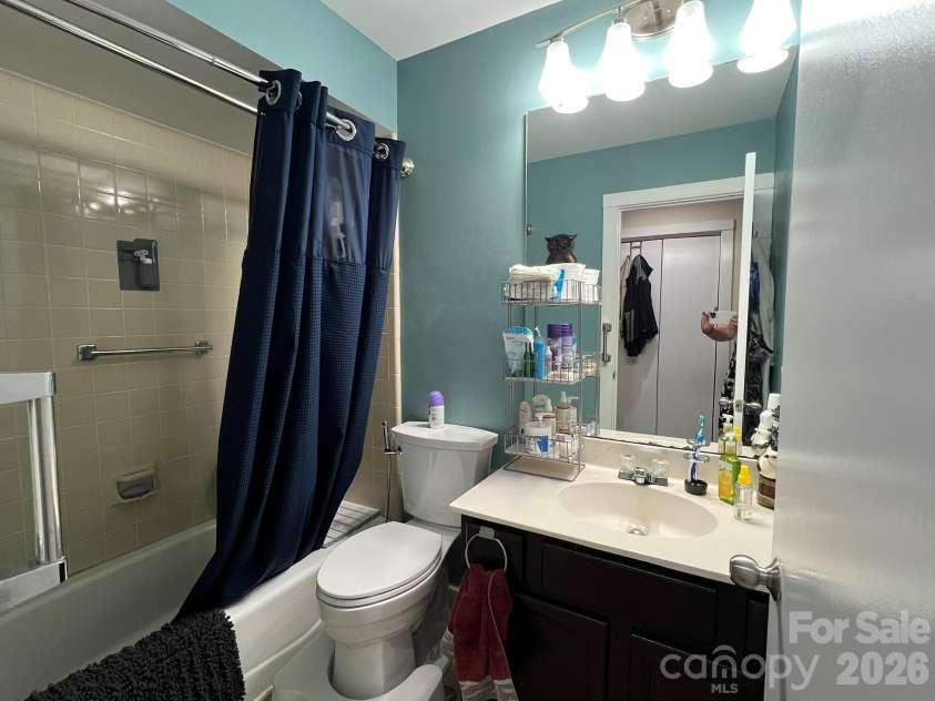 200 Foxlair Court, Matthews, NC 28105.  MLS# CAR4405914, YatesRealty ID 38966. 