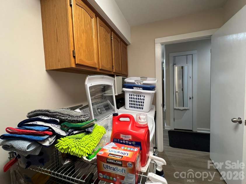 200 Foxlair Court, Matthews, NC 28105.  MLS# CAR4405914, YatesRealty ID 38966. 