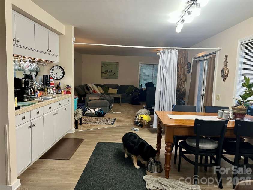 200 Foxlair Court, Matthews, NC 28105.  MLS# CAR4405914, YatesRealty ID 38966. 