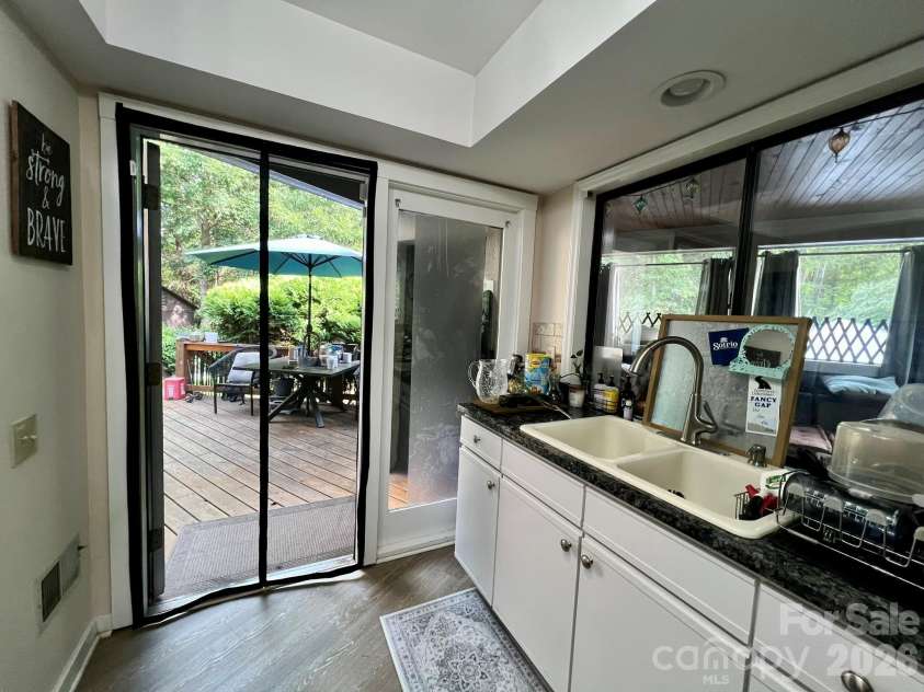 200 Foxlair Court, Matthews, NC 28105.  MLS# CAR4405914, YatesRealty ID 38966. 