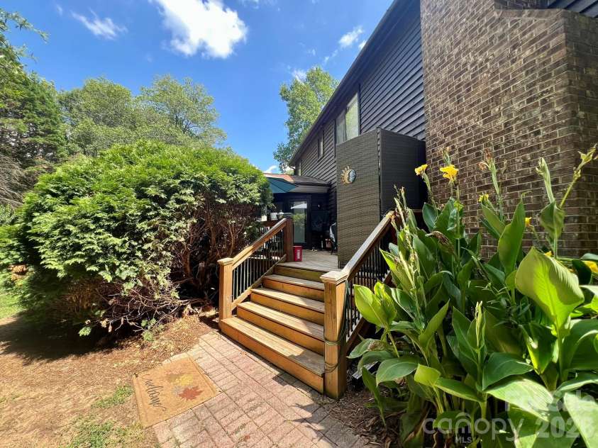 200 Foxlair Court, Matthews, NC 28105.  MLS# CAR4405914, YatesRealty ID 38966. Back Deck