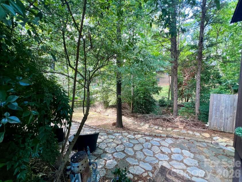 200 Foxlair Court, Matthews, NC 28105.  MLS# CAR4405914, YatesRealty ID 38966. BOH