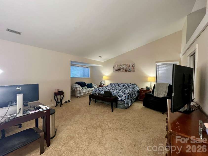 200 Foxlair Court, Matthews, NC 28105.  MLS# CAR4405914, YatesRealty ID 38966. Primary Bed