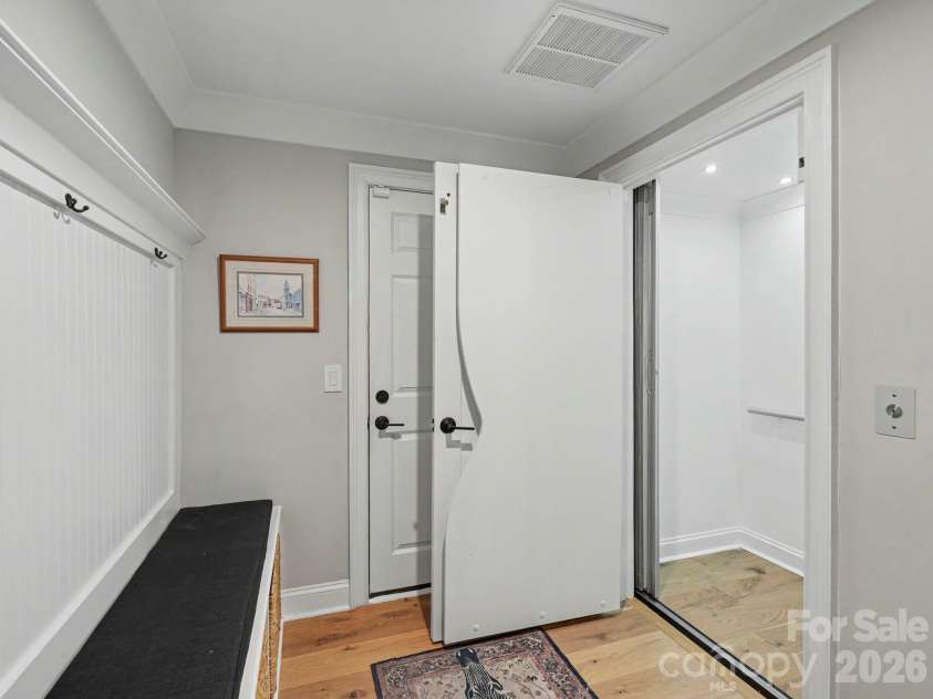 2523 Deacon Avenue, Charlotte, NC 28204.  MLS# CAR4402288, YatesRealty ID 38967. 