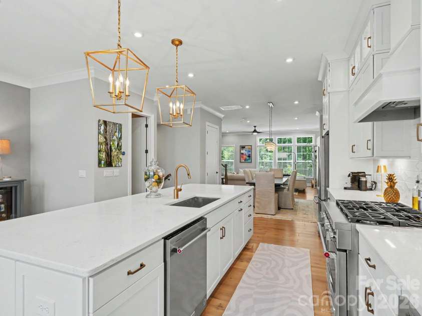 2523 Deacon Avenue, Charlotte, NC 28204.  MLS# CAR4402288, YatesRealty ID 38967. 