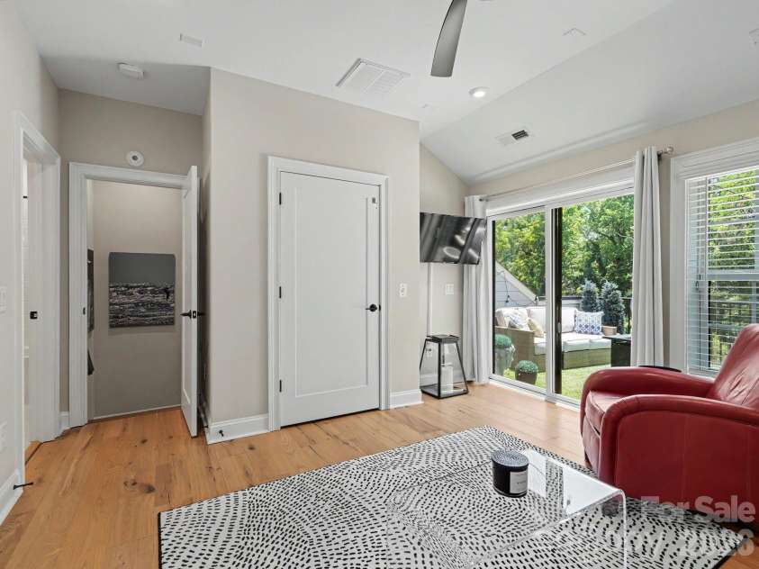 2523 Deacon Avenue, Charlotte, NC 28204.  MLS# CAR4402288, YatesRealty ID 38967. 