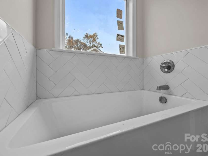 1270 Shaver Street, Salisbury, NC 28144.  MLS# CAR4293122, YatesRealty ID 3897. Soaking tub