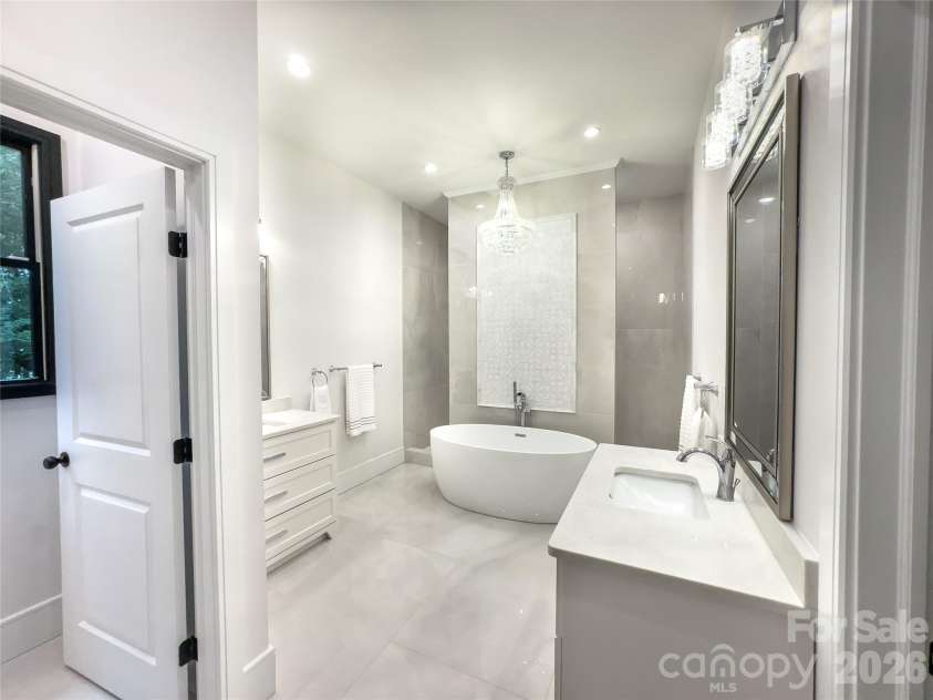 668 Players Ridge Road, Hickory, NC 28601.  MLS# CAR4306276, YatesRealty ID 3897. 