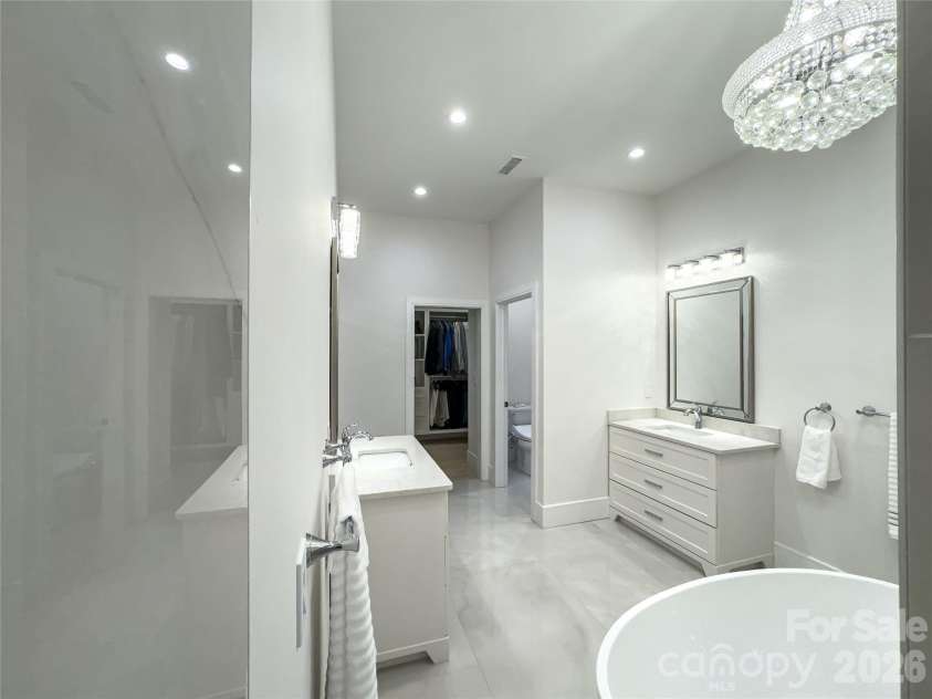 668 Players Ridge Road, Hickory, NC 28601.  MLS# CAR4306276, YatesRealty ID 3897. 