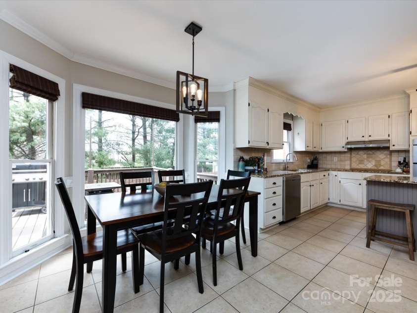 9901 Lariat Court, Huntersville, NC 28078.  MLS# CAR4237855, YatesRealty ID 3897. Breakfast area with bay window