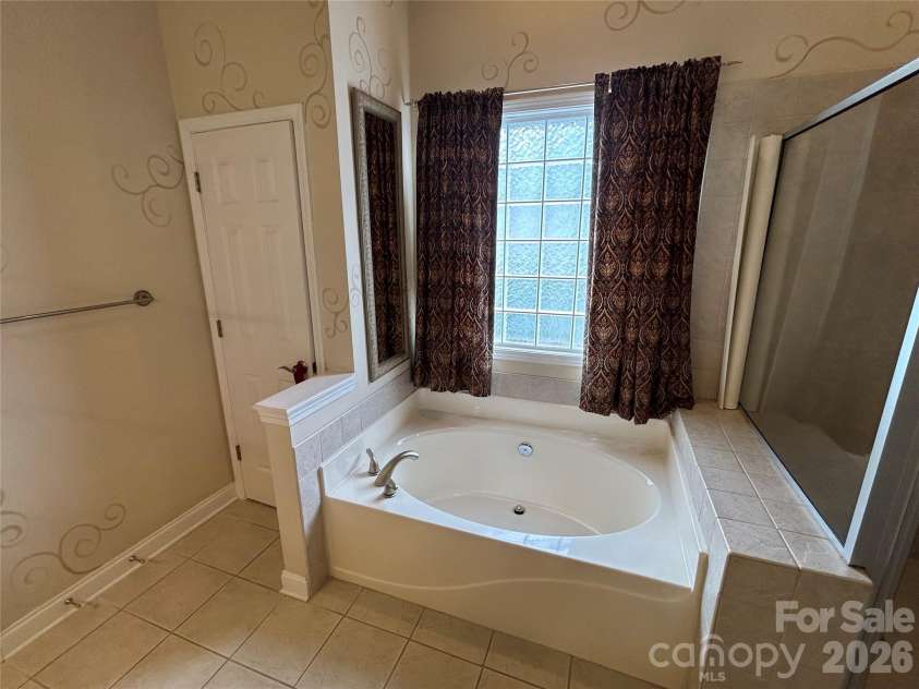 3968 Troon Drive, Concord, NC 28027.  MLS# CAR4405391, YatesRealty ID 38970. Bath