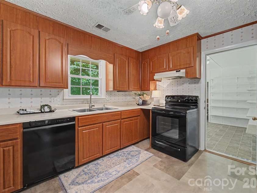 1747 University Heights Road, Cullowhee, NC 28723.  MLS# CAR4387686, YatesRealty ID 38972. 