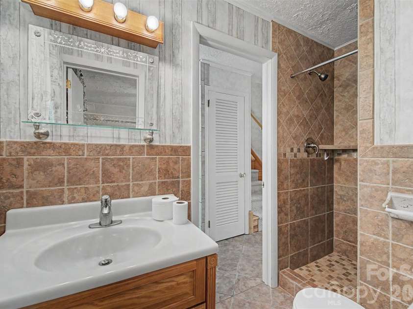 1747 University Heights Road, Cullowhee, NC 28723.  MLS# CAR4387686, YatesRealty ID 38972. 