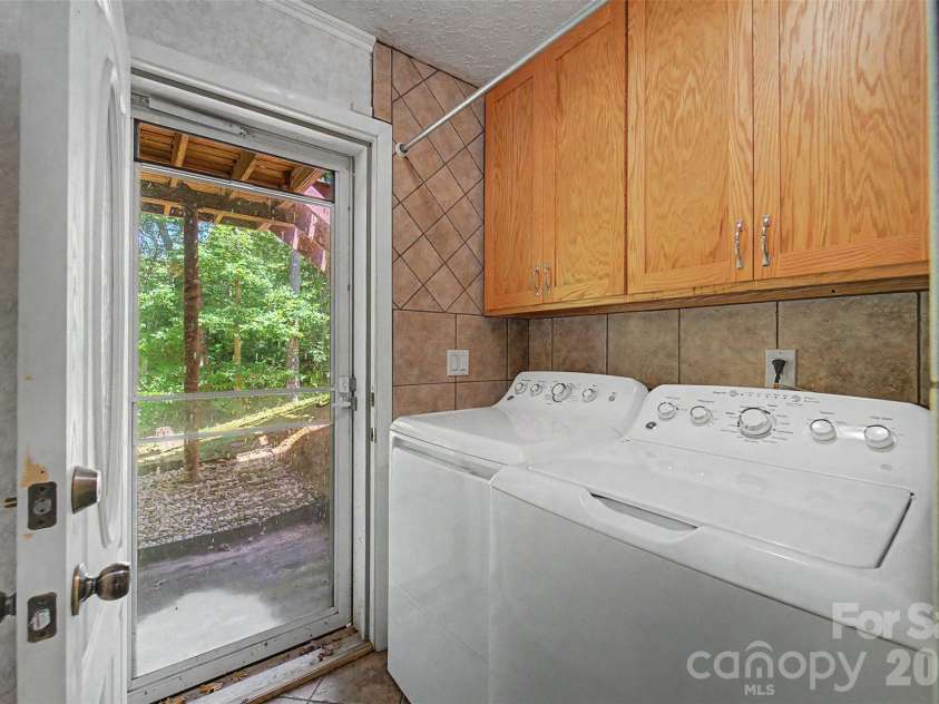 1747 University Heights Road, Cullowhee, NC 28723.  MLS# CAR4387686, YatesRealty ID 38972. 